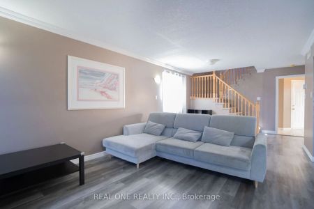 Detached Home For Lease | X8440516 - Photo 4