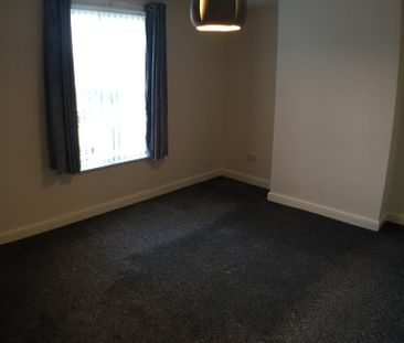 3 bedroom end of terrace house to rent - Photo 4