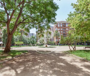 Piso de alquiler en Carrer del General Almirante, Mont-Olivet - Foto 1