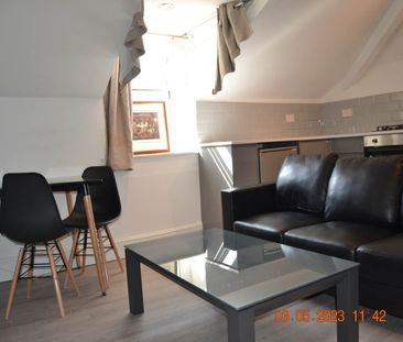 The Parade, Roath, Cardiff - Photo 4