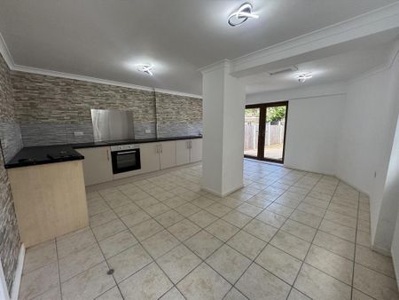 3 bedroom semi-detached house to rent - Photo 2