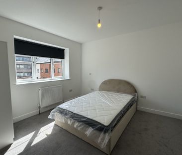 Francis Avenue, Aylesbury - Photo 3