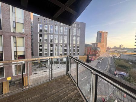 1 bedroom Flat To Let - Photo 2