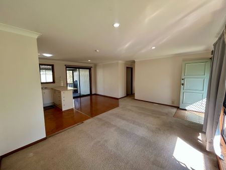 3 Bedroom / 1 Bathroom / Great Coastal Property - Photo 4