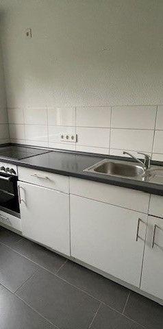 Modernisierte 2 2/2 Zimmer Wohnung mit Balkon zu vermieten! - Foto 1