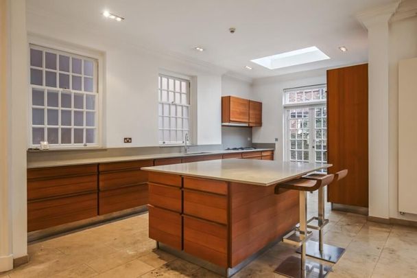 6 Bedroom Flat To Let - Photo 1