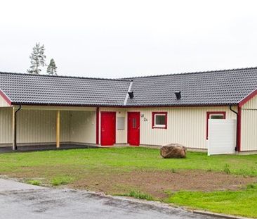 Egen ingång, carport och uteplats - Photo 2