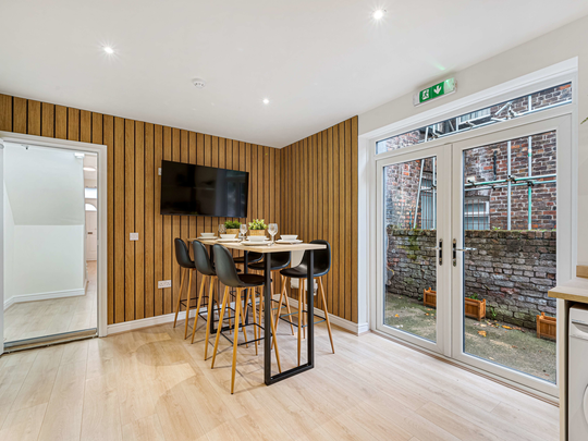 Newly Refurbished 7-Bed House Share In L13! Room 3 (Double) - Photo 1