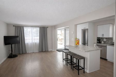 For Lease - 133 Columbia Road, Barrie, Ontario - Photo 2