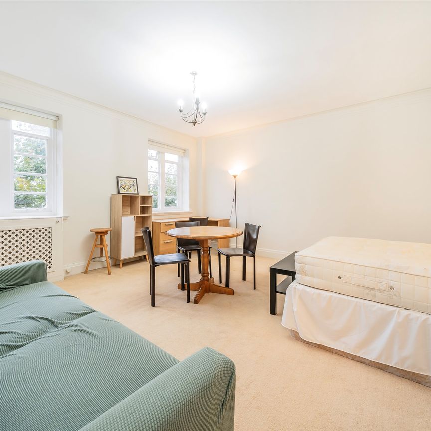 Vicarage Court, London, W8, London - Photo 1