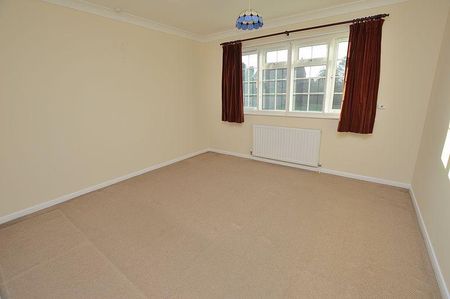 3 bedroom detached bungalow to rent - Photo 3