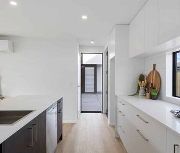 Stylish & Practical Living with Internal Garage! - Photo 4