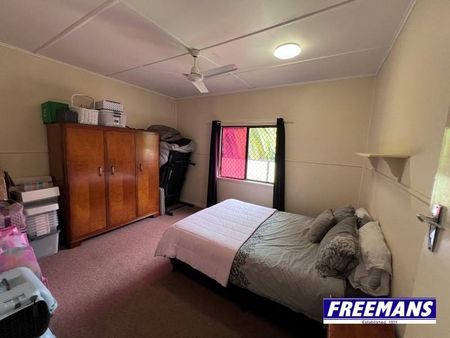 Fabulous Family Home with 9x7.5m shed extra high for mobile home & boat - Photo 5