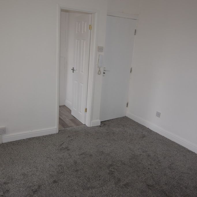 To Let 1 Bed Apartment - Photo 1