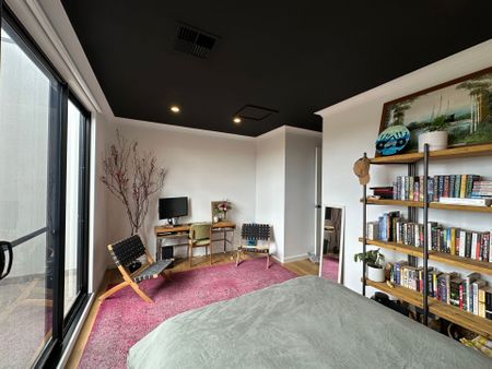 Executive Town House Living at Its Best - Photo 3