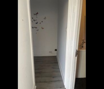 1 Bed Flat, Leeds, LS12 - Photo 4
