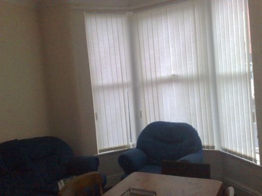 A double room in a 4 bed HOUSE IN WAIVERTREE L15 - Photo 1