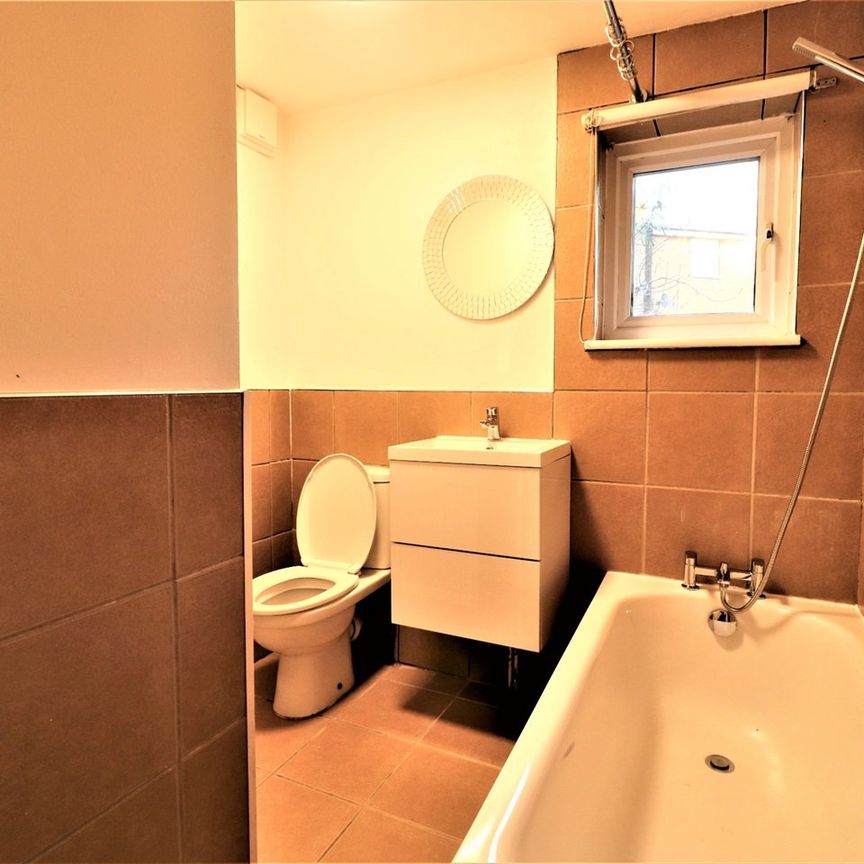 1 Bed Semi-Detached House, Ryecroft Road, SE13 - Photo 1