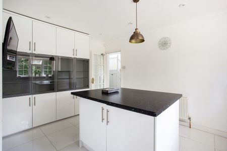 4 bedroom detached house to rent - Photo 2