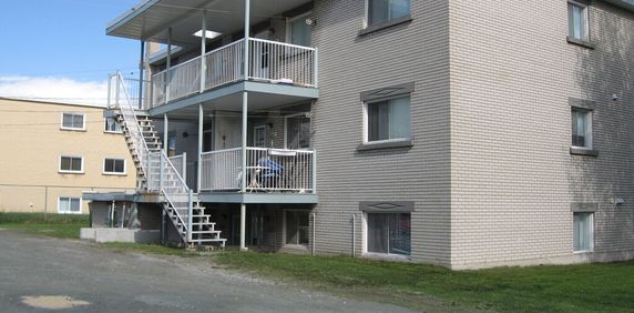 4 1/2 A LOUER PRES UNIVERSITÉ - Photo 2