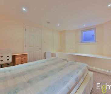 6 bedroom terraced house to rent - Photo 3