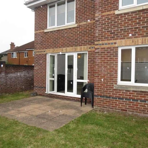 Bedroom Detached House In Winton, BH9 - Photo 1