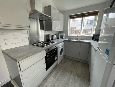 2 bedroom flat to rent - Photo 4