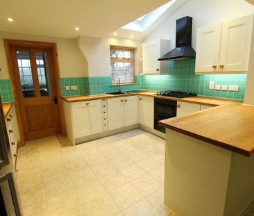 2 bedroom terraced house to rent - Photo 4