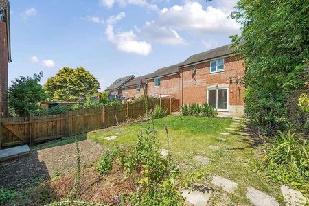 Newbury, Berkshire, RG14 - Photo 3