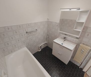 Location Appartement 1 pièce 24m² AIX EN PROVENCE 90ème - Photo 1