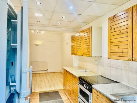 2 bedroom property to rent in London - Photo 5