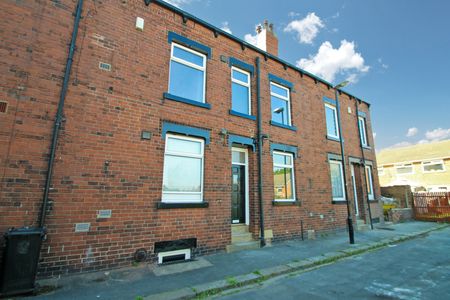 4 bedroom terraced house to rent - Photo 5