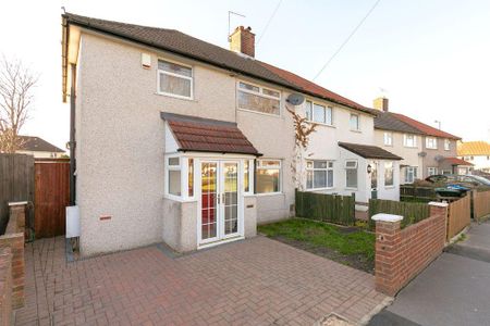 3 bedroom semi-detached house to rent - Photo 5