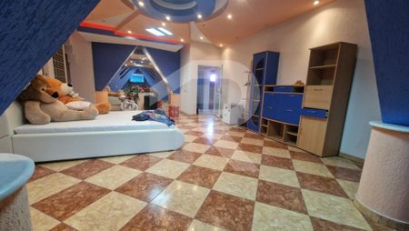 Vila individuala , B-dul Pieptanari, acceptam si cazre munci - Fotografie 4