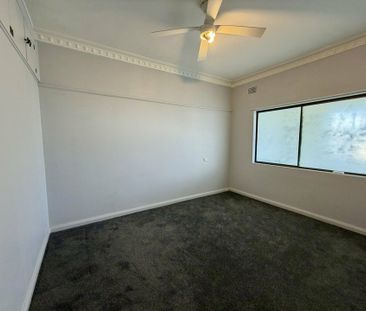 Comfortable Family Living with Extra Space to Enjoy - Photo 4