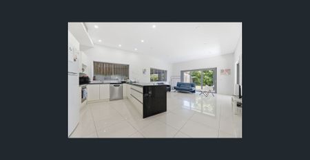 4 Bedroom (Or possibly 5 Bedroom) Rarity in Windsor - Photo 4