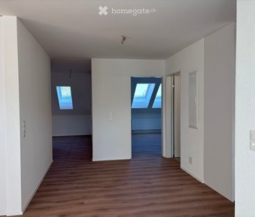 Charmante 3.5-Zimmer-Dachwohnung in Wädenswil – modern renoviert und sonnig gelegen - Photo 6