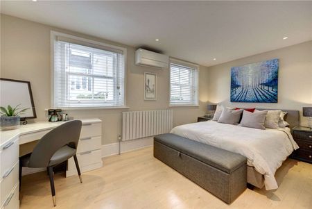 Stylish, well designed 3 bedroom mews house, with a charming terrace garden. - Photo 3