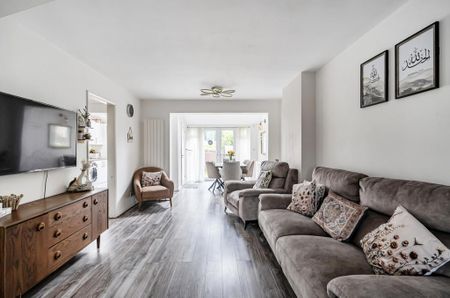 3 bedroom end of terrace house to rent - Photo 2
