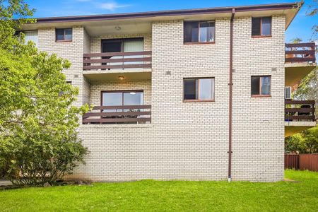 Air-Conditioned Two-Bedroom Unit with Renovated Kitchen and Bathroom! - Photo 3