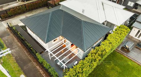 Fully Renovated 4 Bed Character Bungalow - Photo 3