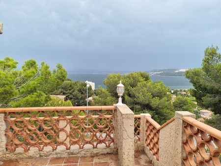 Martigues FERRIERES rare à la location appartement avec terrasse et jardin, 2 parking dans le jardin et un garage privatif, - Photo 3