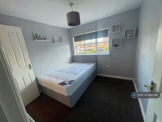 1 bedroom in a house share to rent - Photo 1