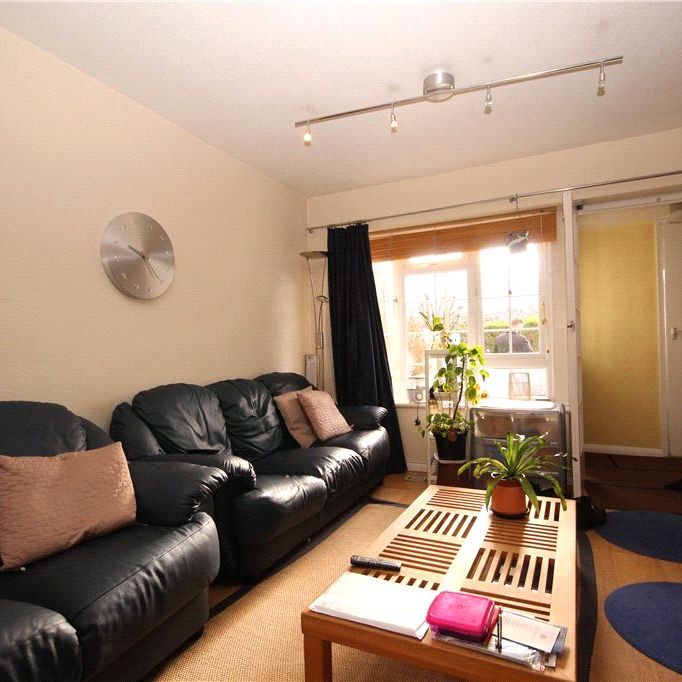 Lynwood, Guildford, Surrey, GU2 7NY - Photo 1