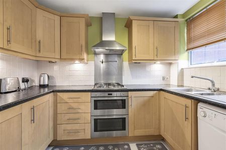 3 bedroom end of terrace house to rent - Photo 4