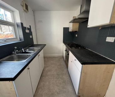 2 bedroom end of terrace house to rent - Photo 4