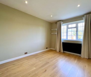 Crossacres, Woking, Surrey, GU22 - Photo 3