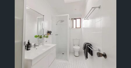 Spacious Family Home in a Sunlit North-Facing Setting - Photo 4