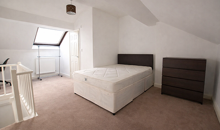 Modern 3-Bed, 3-Bath Student Home with All Bills Included Option - Photo 4