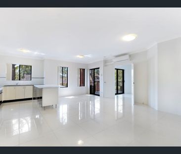 CONTEMPORARY LIVING IN AN IDEAL LOCATION! - Photo 2